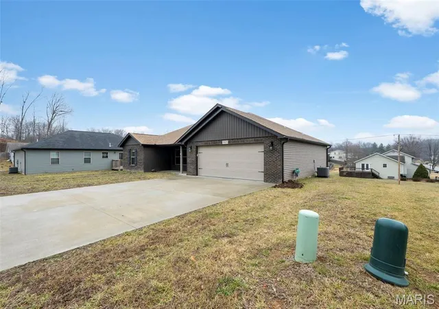 3rd image of 3828 Silverton Cir, Cape Girardeau, MO 63701 | MLS# MIS26009148