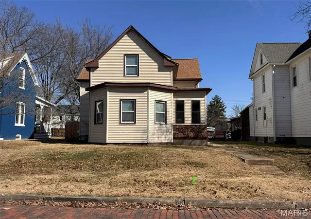 3rd image of 313 Wabash Ave, Belleville, IL 62220 | MLS# MIS26009179