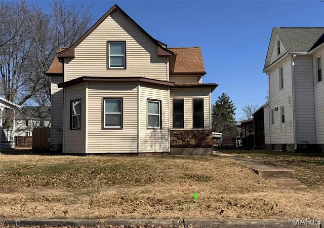 2nd image of 313 Wabash Ave, Belleville, IL 62220 | MLS# MIS26009179