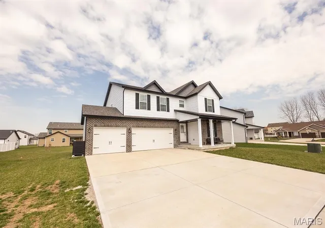Photo 2 of Single family home for sale at 3521 Chippewa Dr, Belleville, IL 62221 | MLS# MIS26009222 | Listing updated on 2026-09-14