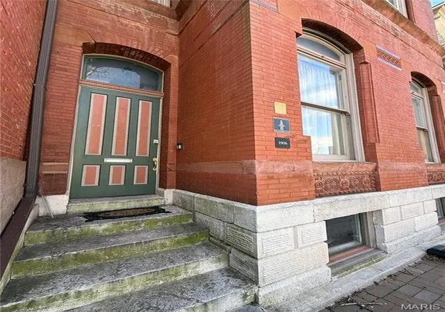 Photo 2 of Single family home for sale at 1906 Lasalle St, Saint Louis, MO 63104 | MLS# MIS26009419 | Listing updated on 2026-09-01