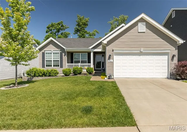 Homes for sale in Lake Saint Louis, MO | 162 Hidden Bluffs Dr, Lake Saint Louis, MO 63367 | MLS# MIS26009435