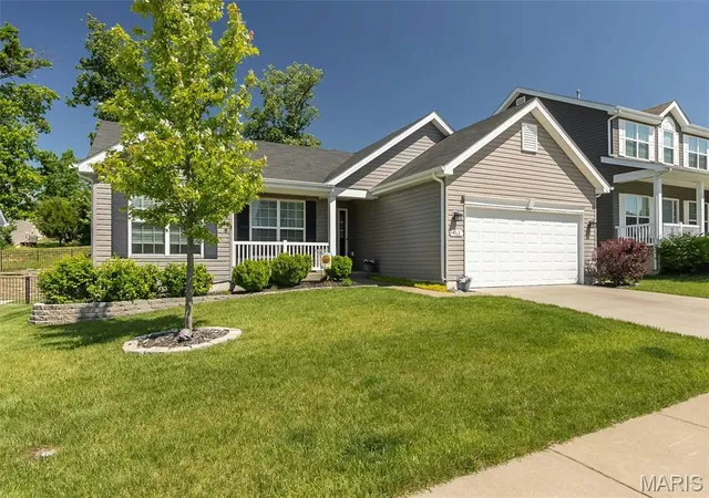 Homes for sale in Lake Saint Louis, MO | 162 Hidden Bluffs Dr, Lake Saint Louis, MO 63367 | MLS# MIS26009435