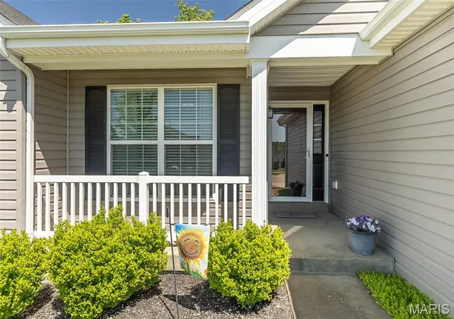 Homes for sale in Lake Saint Louis, MO | 162 Hidden Bluffs Dr, Lake Saint Louis, MO 63367 | MLS# MIS26009435