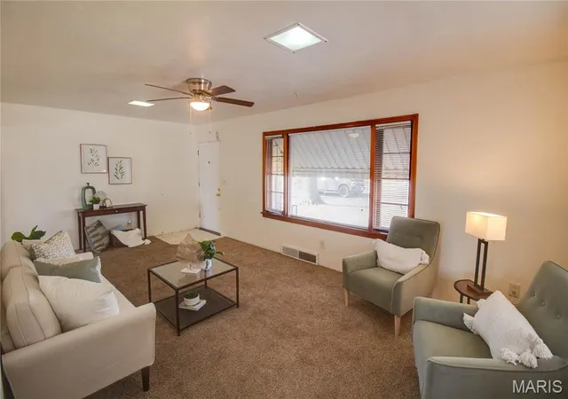 Photo 2 of Single family home for sale at 3413 Milton Dr, Alton, IL 62002 | MLS# MIS26009574 | Listing updated on 2026-09-21