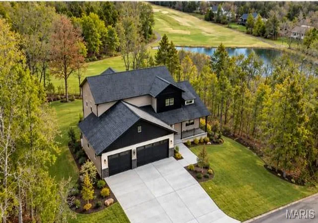 Photo 3 of Single family home for sale at 9635 Duffer Dr, Hillsboro, MO 63050 | MLS# MIS26009700 | Listing updated on 2026-10-02