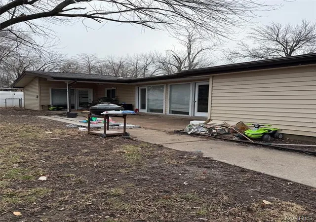 Photo 3 of Single family home for sale at 4 Milbrook Ln, Florissant, MO 63033 | MLS# MIS26009886 | Listing updated on 2026-08-20