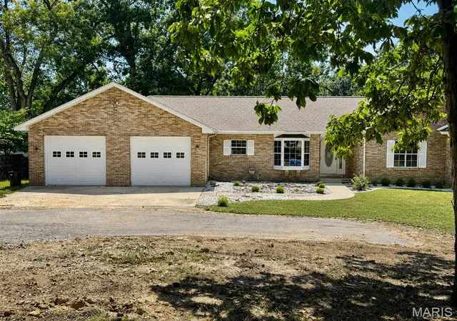 Single family home for sale at 7 Denzel Dr, Greenville, IL 62246 | MLS# MIS26009983