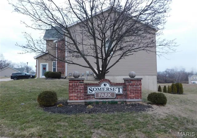 3rd image of 3147 Somerset Green Ct, Saint Louis, MO 63136 | MLS# MIS26010048