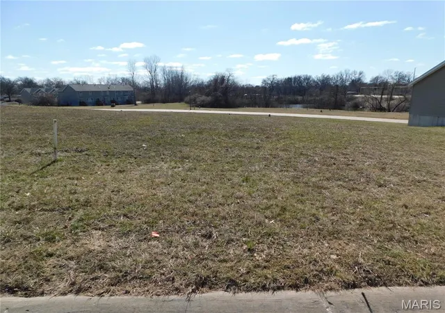 3rd image of 3157 Somerset Green Ct, Saint Louis, MO 63136 | MLS# MIS26010055