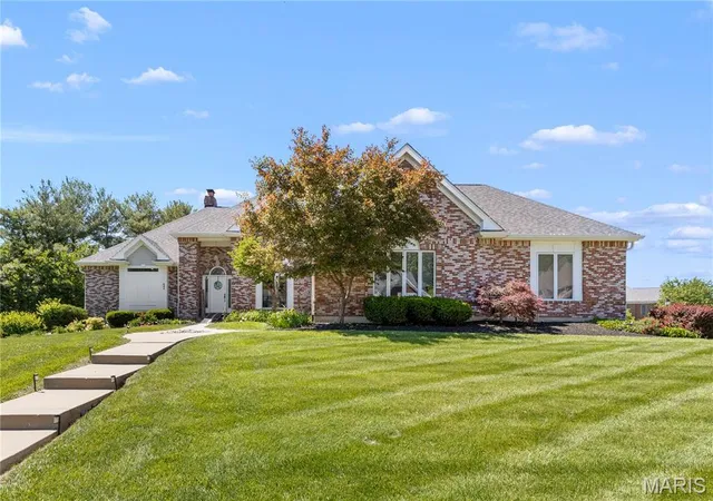 Homes for sale in Lake Saint Louis, MO | 52 Moorings Dr, Lake Saint Louis, MO 63367 | MLS# MIS26010074