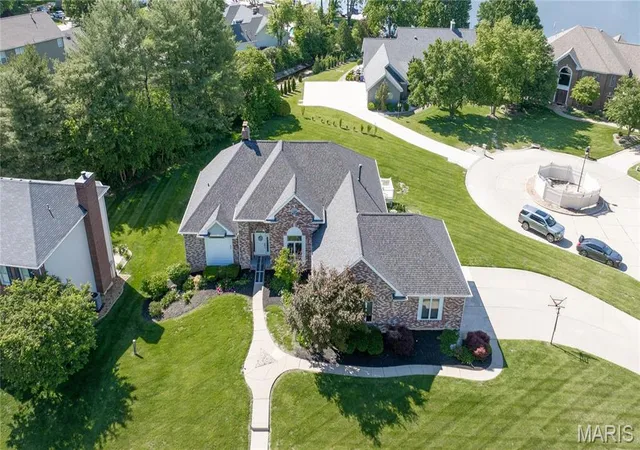 Photo 3 of Single family home for sale at 52 Moorings Dr, Lake Saint Louis, MO 63367 | MLS# MIS26010074 | Listing updated on 2026-10-19
