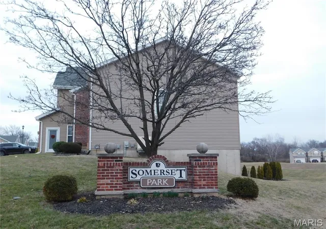 3rd image of 3169 Somerset Green Ct, Saint Louis, MO 63136 | MLS# MIS26010096