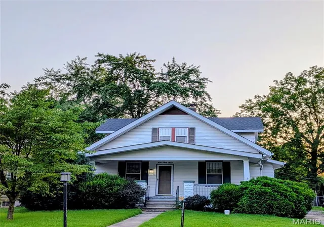 Homes for sale in Edwardsville, IL | 1247 Emerson Ave, Edwardsville, IL 62025 | MLS# MIS26010217
