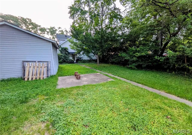 Homes for sale in Edwardsville, IL | 1247 Emerson Ave, Edwardsville, IL 62025 | MLS# MIS26010217