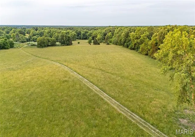 4th image of 48883 Huntington Ln, New London, MO 63459 | MLS# MIS26010389