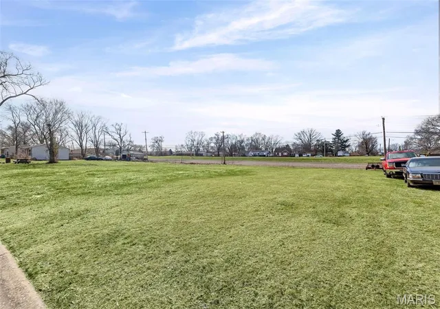 3rd image of 844 Saint Benedict Dr, East Saint Louis, IL 62206 | MLS# MIS26010400