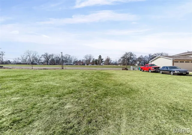 4th image of 844 Saint Benedict Dr, East Saint Louis, IL 62206 | MLS# MIS26010400