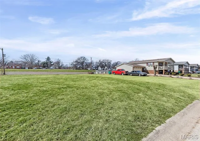 5th image of 844 Saint Benedict Dr, East Saint Louis, IL 62206 | MLS# MIS26010400