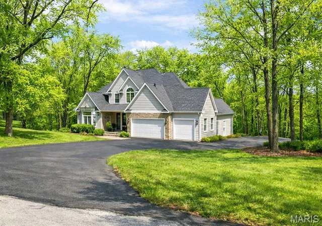 3rd image of 364 Whispering Forest Ln, Pacific, MO 63069 | MLS# MIS26010470