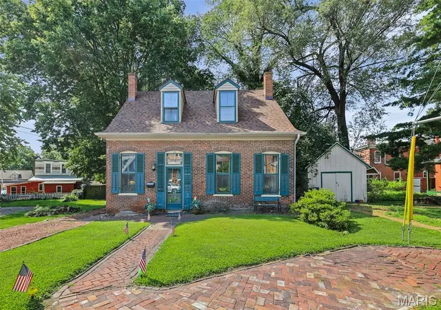 Homes for sale in Belleville, IL | 508 E Garfield St, Belleville, IL 62220 | MLS# MIS26010531