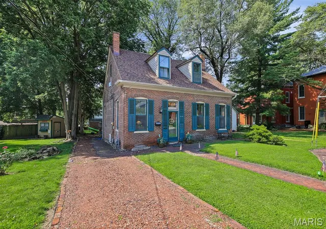 Homes for sale in Belleville, IL | 508 E Garfield St, Belleville, IL 62220 | MLS# MIS26010531