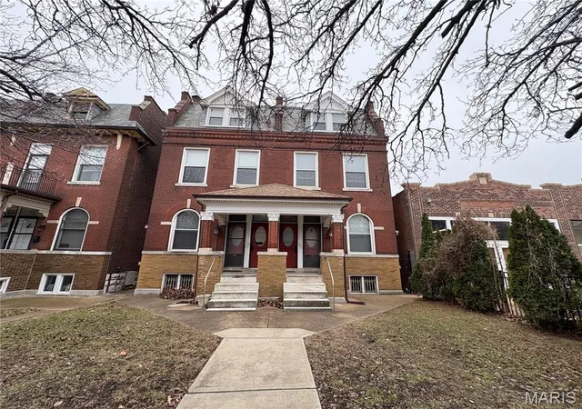 1st image of 1850 Russell Blvd, St Louis, MO 63104 | MLS# MIS26010749