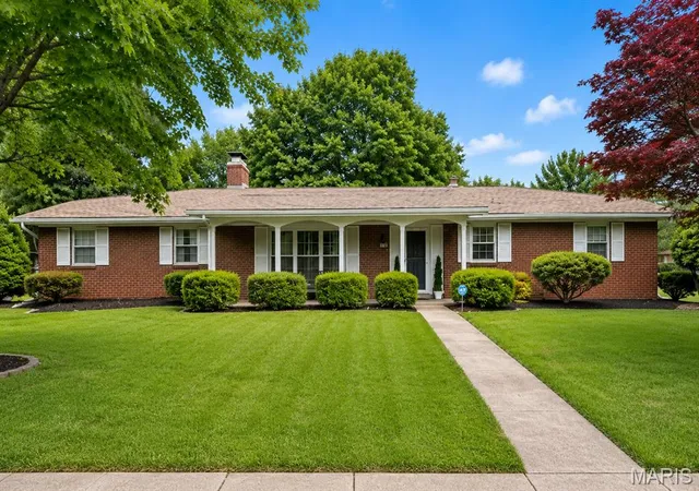 Homes for sale in Collinsville, IL | 208 Division Dr, Collinsville, IL 62234 | MLS# MIS26010871