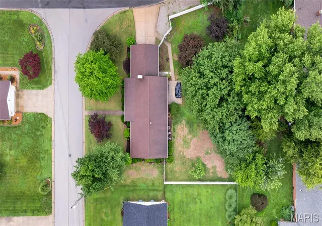 Homes for sale in Collinsville, IL | 208 Division Dr, Collinsville, IL 62234 | MLS# MIS26010871