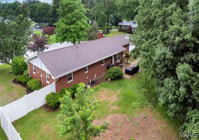 Homes for sale in Collinsville, IL | 208 Division Dr, Collinsville, IL 62234 | MLS# MIS26010871