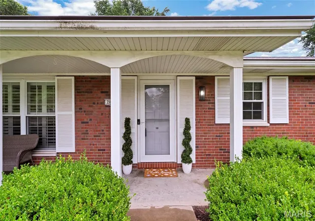 Homes for sale in Collinsville, IL | 208 Division Dr, Collinsville, IL 62234 | MLS# MIS26010871
