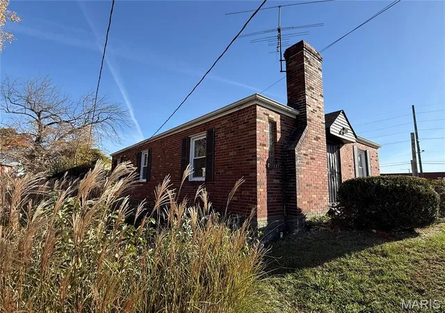 Photo 2 of Single family home for sale at 6203 Dardanella Ave, Saint Louis, MO 63121 | MLS# MIS26011000 | Listing updated on 2026-10-07