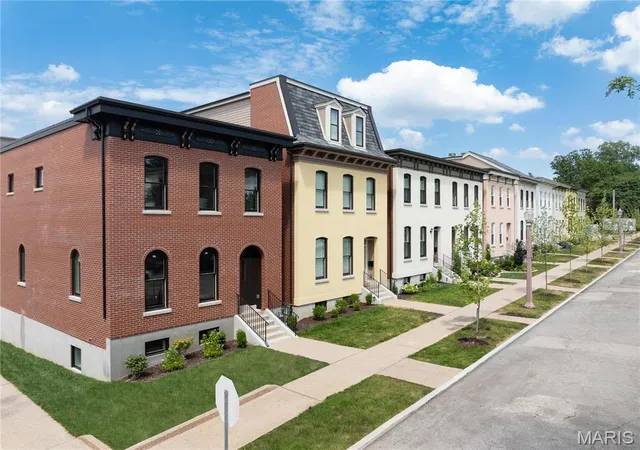 Photo 2 of Single family home for sale at 2211 Hickory, Saint Louis, MO 63104 | MLS# MIS26011020 | Listing updated on 2026-02-26