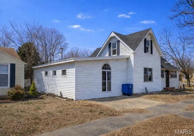 2nd image of 217 S Lincoln St, East Prairie, MO 63845 | MLS# MIS26011334
