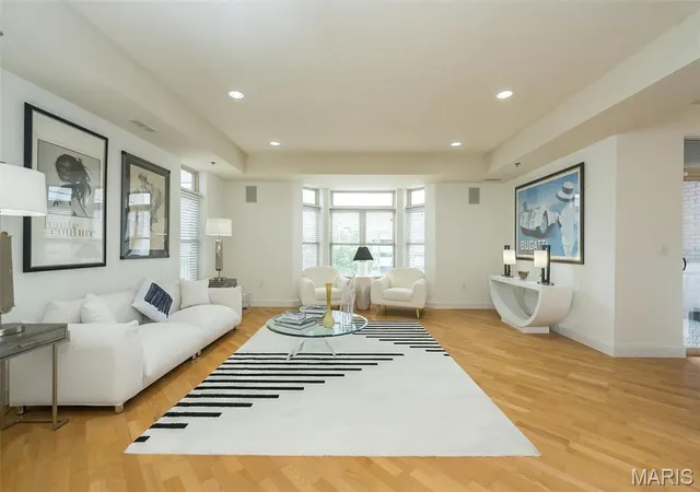 Homes for sale in St Louis, MO | 842 N New Ballas Ct #103, St Louis, MO 63141 | MLS# MIS26011400