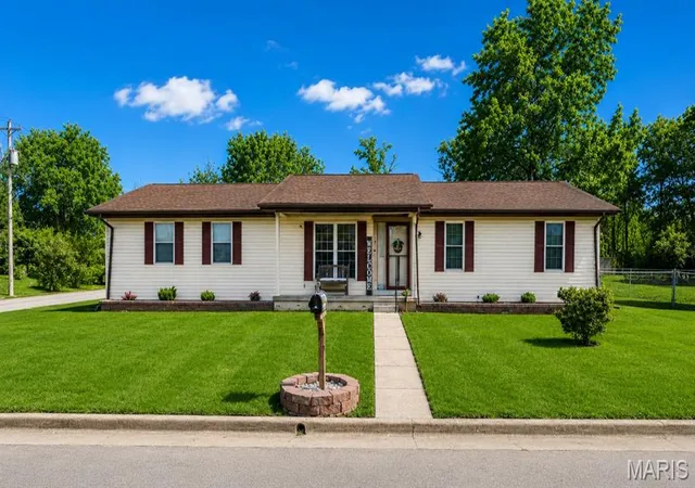 1st image of 102 Laura St, Farmington, MO 63640 | MLS# MIS26011520