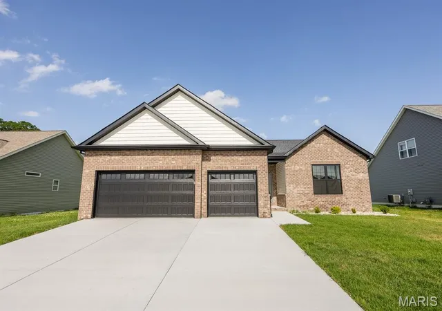 Single family home for sale at 614 Mortar St, Mascoutah, IL 62258 | MLS# MIS26011915