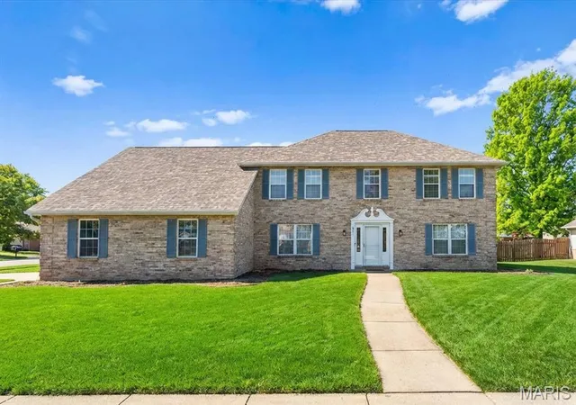 Homes for sale in O'fallon, IL | 621 E Wesley Dr, O'fallon, IL 62269 | MLS# MIS26012095