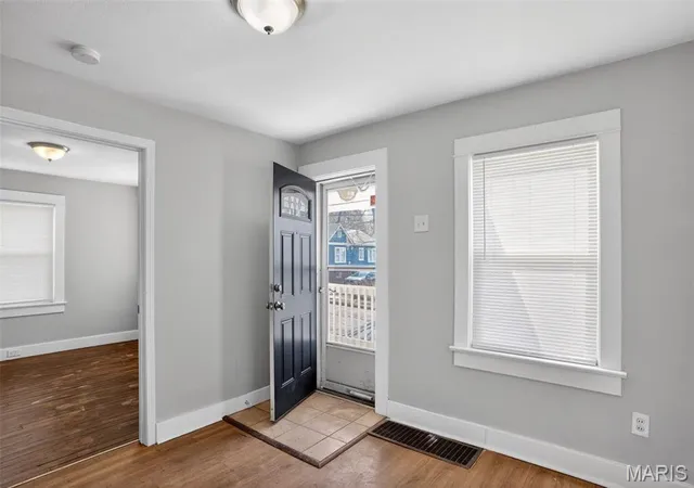 Photo 3 of Sale Pending at 9407 Muriel Ave, Saint Louis, MO 63114 | MLS# MIS26012122 | Listing updated on 2026-08-21