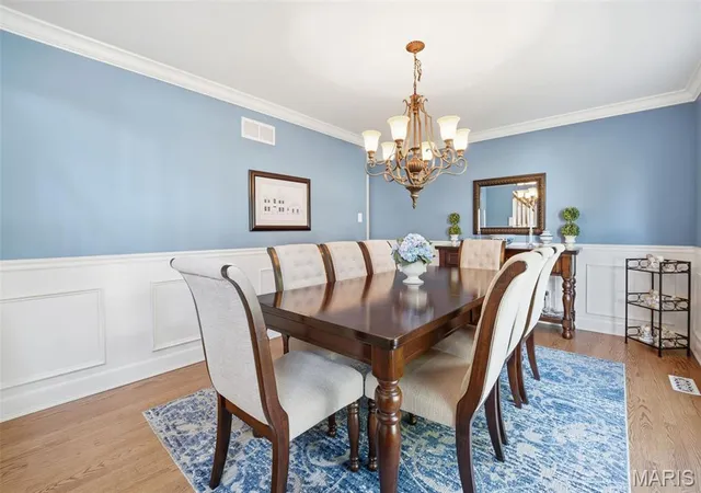 Photo 3 of Sale Pending at 8 Windfall Ridge Ct, Chesterfield, MO 63005 | MLS# MIS26012227 | Listing updated on 2026-10-19