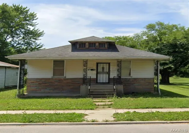 Homes for sale in East Saint Louis, IL | 2406 Saint Louis Ave, East Saint Louis, IL 62205 | MLS# MIS26012301