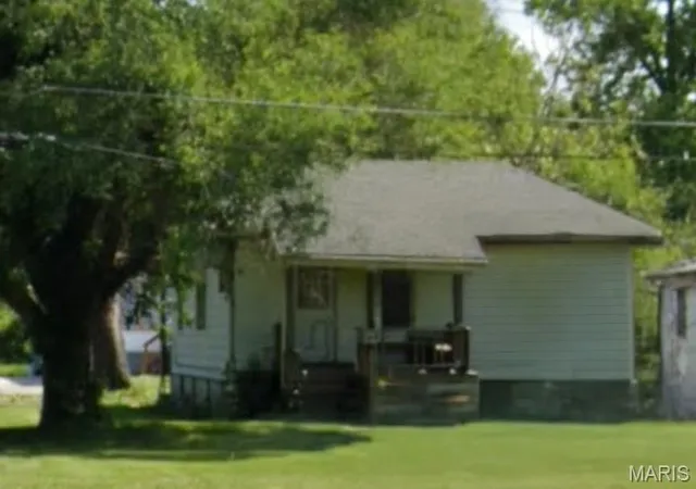 Homes for sale in East Saint Louis, IL | 2406 Saint Louis Ave, East Saint Louis, IL 62205 | MLS# MIS26012301