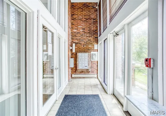 Homes for sale in Creve Coeur, MO | 539 Coeur De Royale Dr #204, Creve Coeur, MO 63141 | MLS# MIS26012312