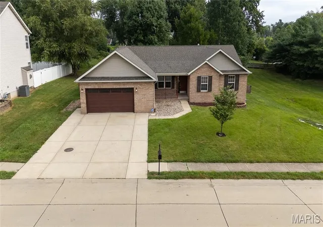 Single family home for sale at 2763 Cascade Lake Dr, Belleville, IL 62221 | MLS# MIS26012372 | Listing updated on 2026-09-14