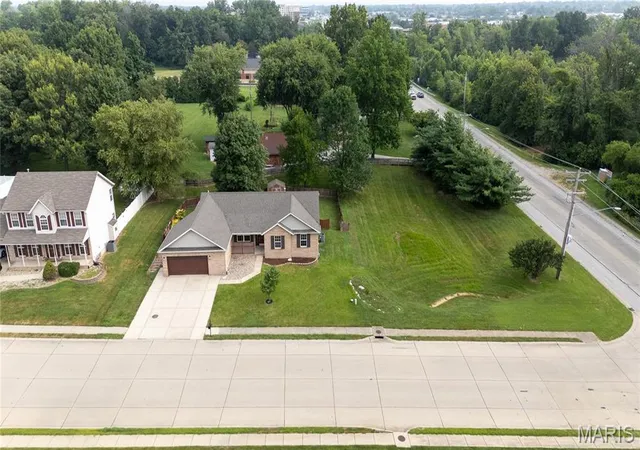 Photo 1 of Single family home for sale at 2763 Cascade Lake Dr, Belleville, IL 62221 | MLS# MIS26012372 | Listing updated on 2026-09-14