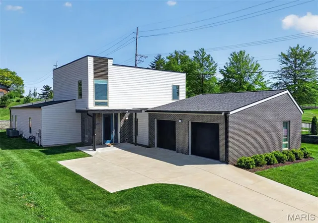 Photo 1 of Single family home for sale at 11901 Santino Ct, Saint Louis, MO 63141 | MLS# MIS26012389 | Listing updated on 2026-09-15