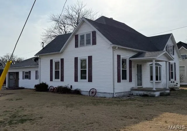 Homes for sale in Pinckneyville, IL | 702 Belle Avenue, Pinckneyville, IL 62274 | MLS# MIS26012582