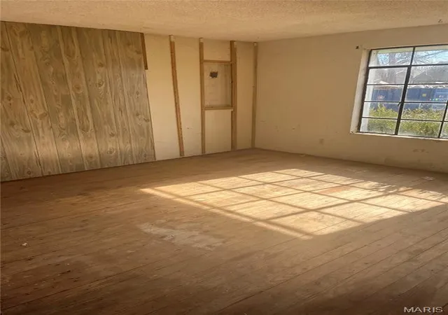 Photo 2 of Single family home for sale at 935 Murcia St, Saint Louis, MO 63138 | MLS# MIS26012613 | Listing updated on 2026-04-27