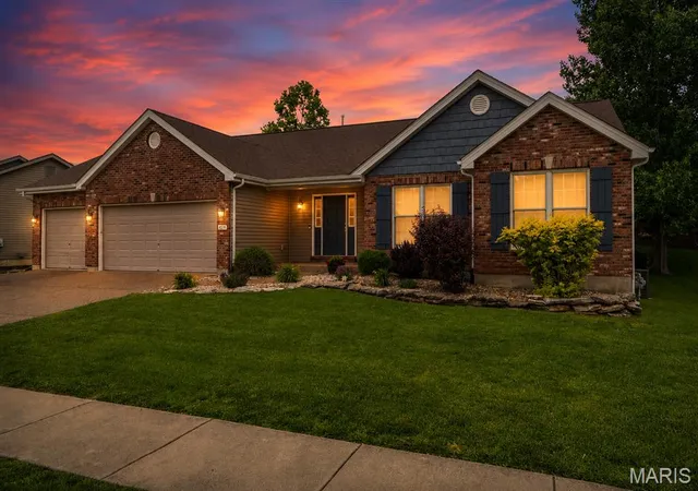 Photo 3 of Sale Pending at 4216 Broken Rock Dr, Wentzville, MO 63385 | MLS# MIS26012685 | Listing updated on 2026-09-03
