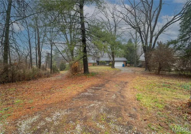 Photo 3 of Sale Pending at 1559 Creve Coeur Mill Rd, Saint Louis, MO 63146 | MLS# MIS26012732 | Listing updated on 2026-09-06